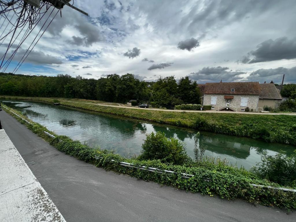 F2+ Au Bord De L'Eau Daire Moret-sur-Loing Dış mekan fotoğraf